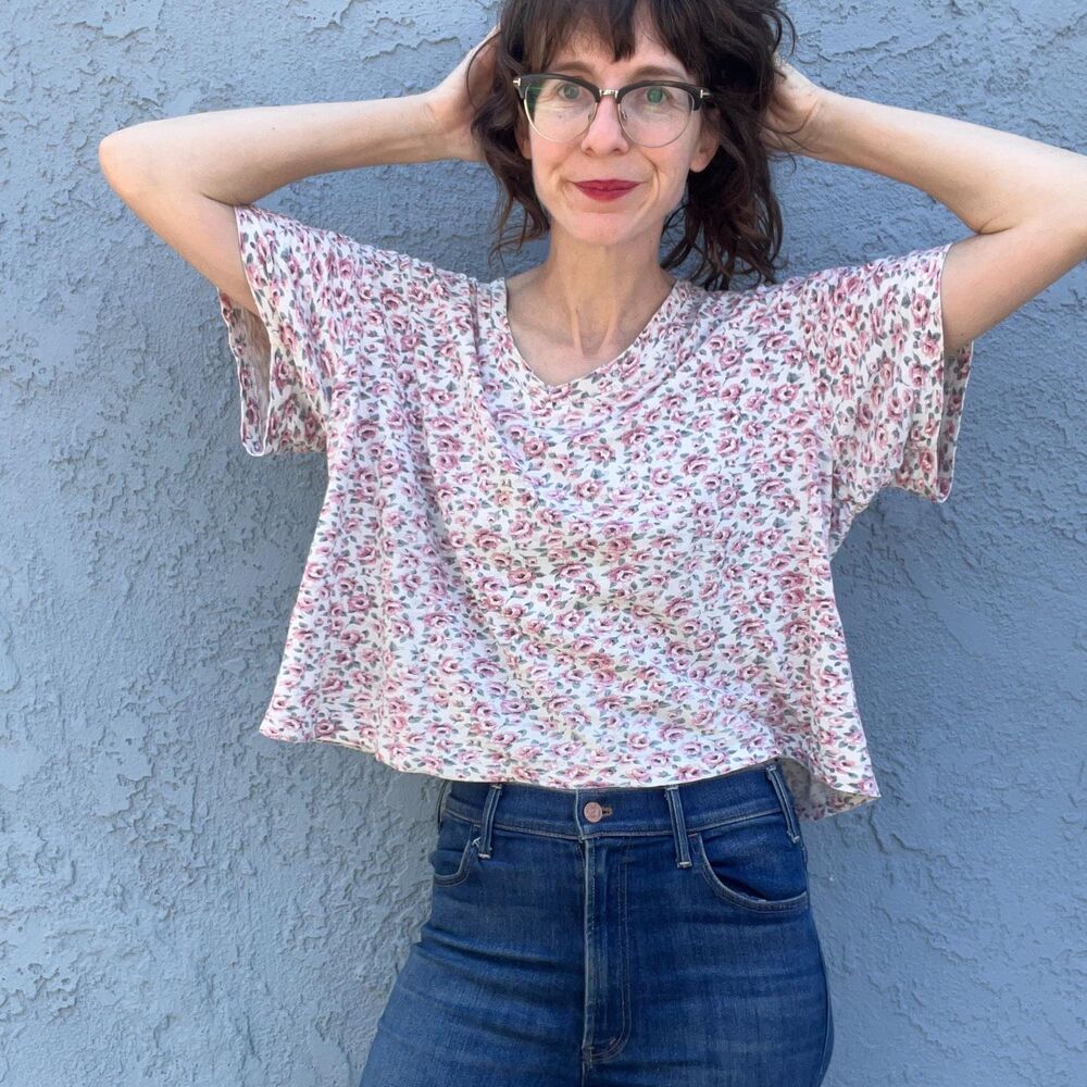 90s Floral Wide T shirt Boxy V-neck in Large Wet Seal y2k